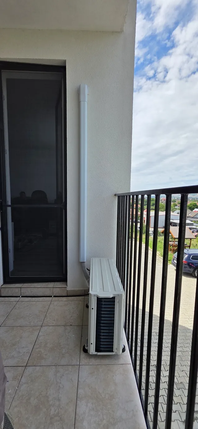 Unitate exterioară pe balcon