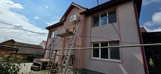 Casă cu schelă, unitate montată la etaj